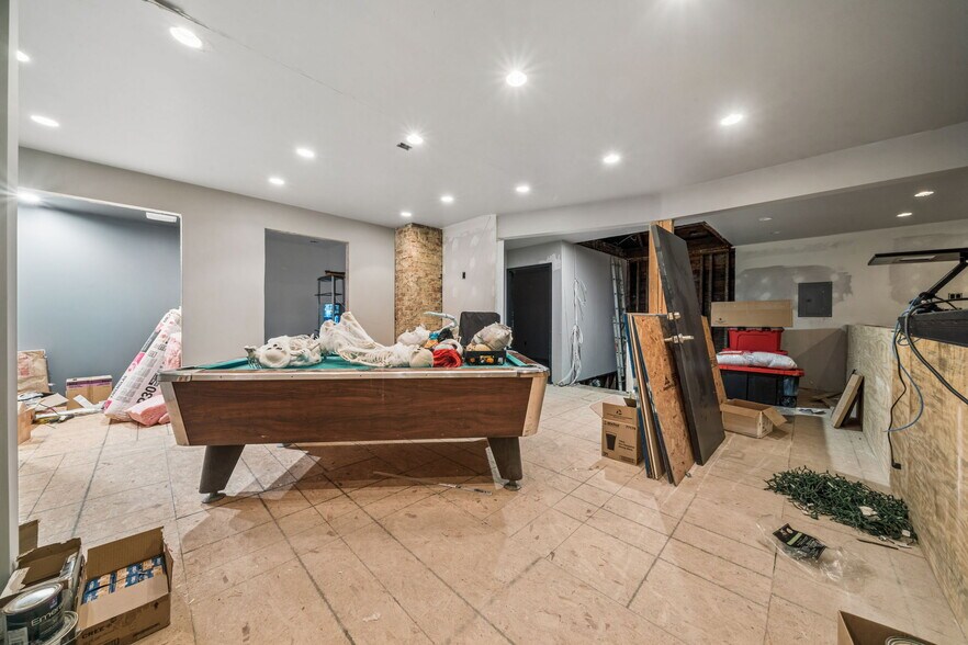 More Photos Of 534 S Main St, Greensburg Bar For Sale