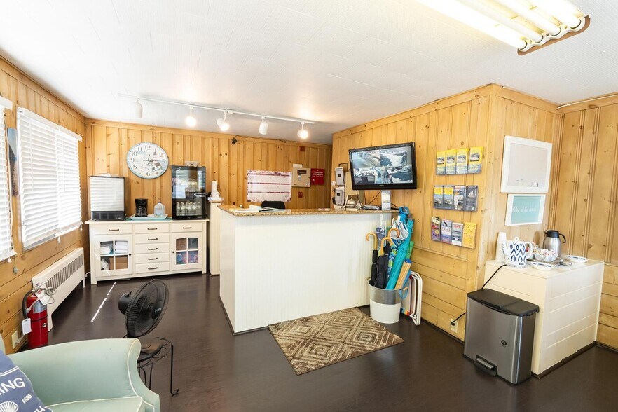 More Photos Of 382 Main St, Falmouth Hotel For Sale