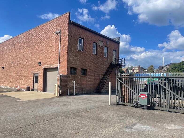 More Photos Of 530 Walnut Ave NE, Canton Storefront Retail Office For Sale