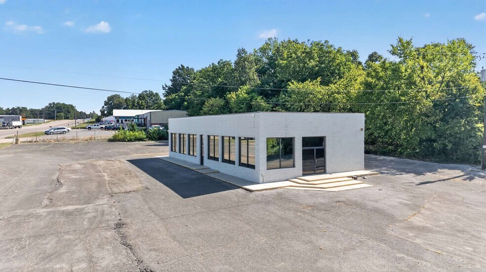 More Photos Of 620 Missouri 25, Dexter Auto Dealership For Lease