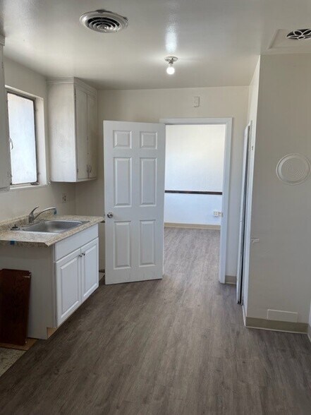 More Photos Of 966 W Winton Ave, Hayward Storefront Retail Residential For Sale