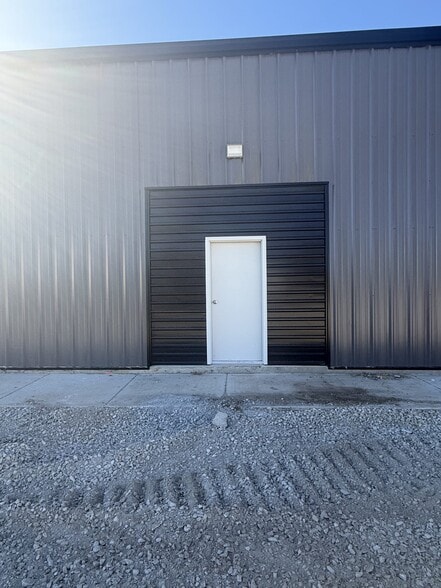More Photos Of 176 Commerce Center Cir, Jackson Flex For Lease