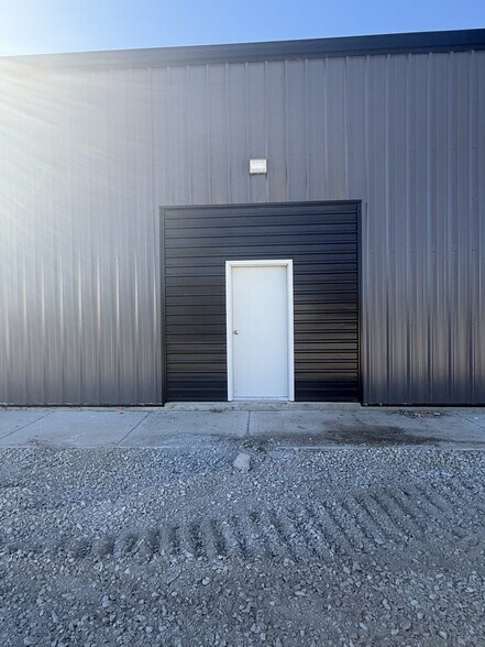 More Photos Of 176 Commerce Center Cir, Jackson Flex For Lease