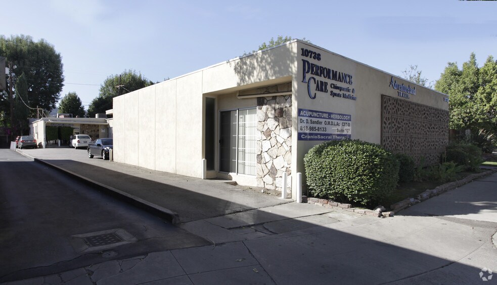 Primary Photo Of 10738 Riverside Dr, North Hollywood Medical For Lease