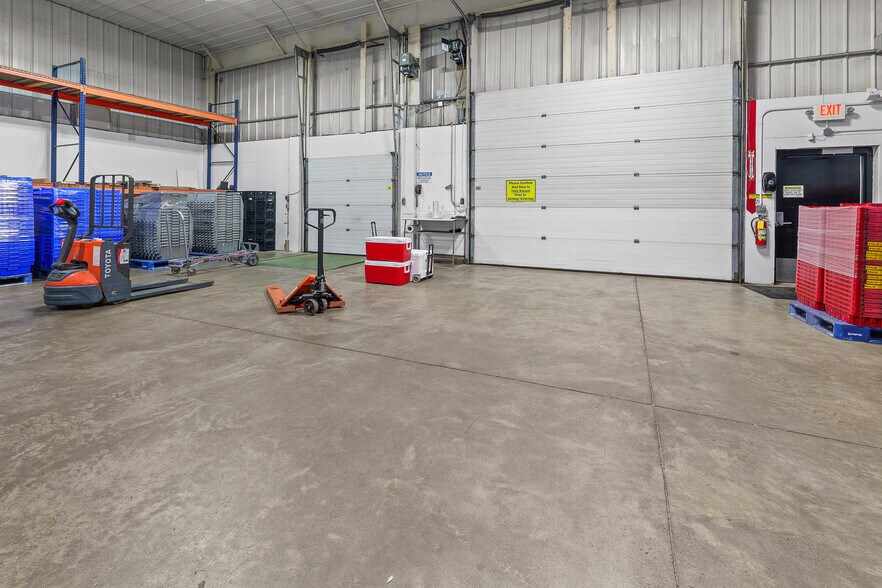 More Photos Of 560 Rolling Meadows, Fond Du Lac Light Distribution For Sale