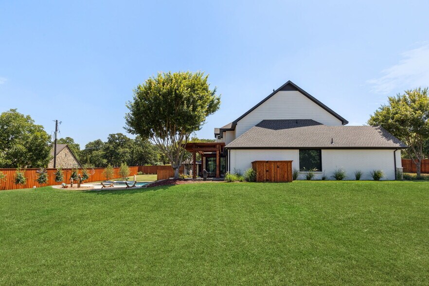 More Photos Of 615 Brewer Rd, Southlake Specialty For Sale