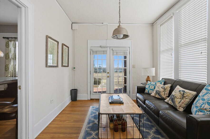More Photos Of 629 Jefferson St, Jackson Office For Sale