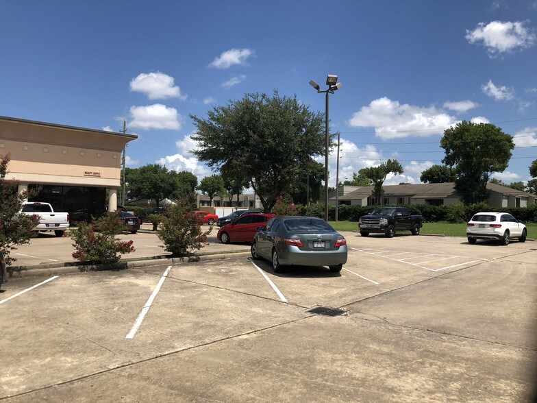 More Photos Of 7400 W Tidwell Rd, Houston Storefront Retail Office For Lease