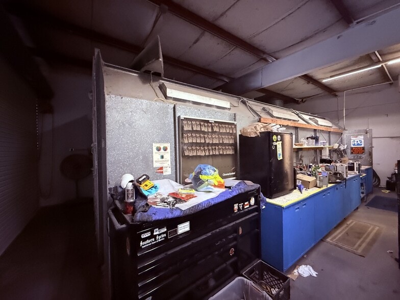 More Photos Of 5508 Benchmark Ln, Sanford Warehouse For Sale