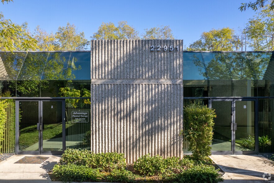 More Photos Of 22951 Mill Creek Dr, Laguna Hills Office For Lease