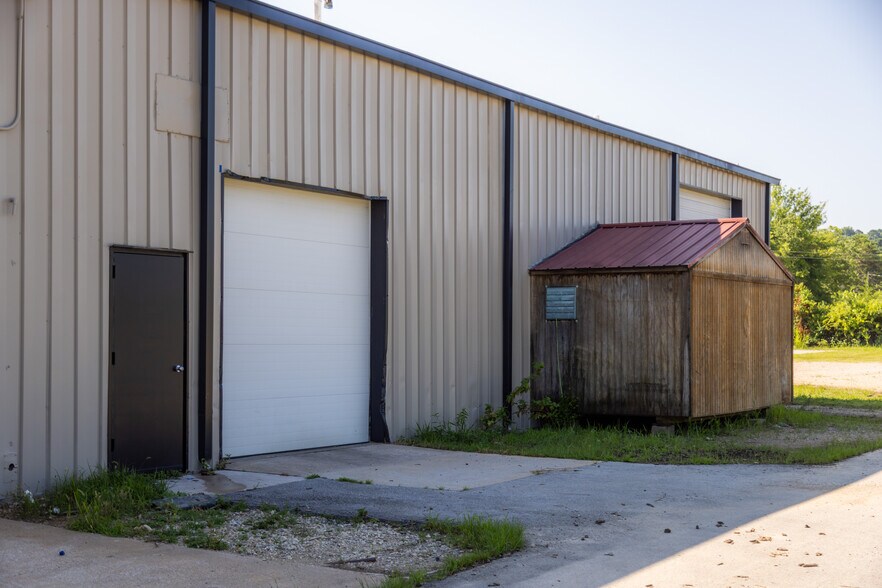 More Photos Of 535 W Poplar St, Fayetteville Warehouse For Lease