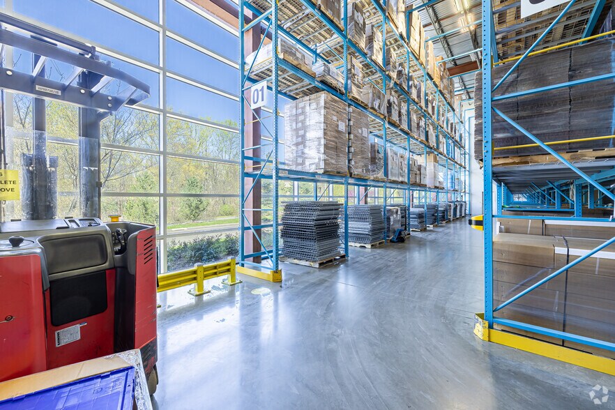 More Photos Of 50 Corporate Dr, Trumbull Distribution For Lease