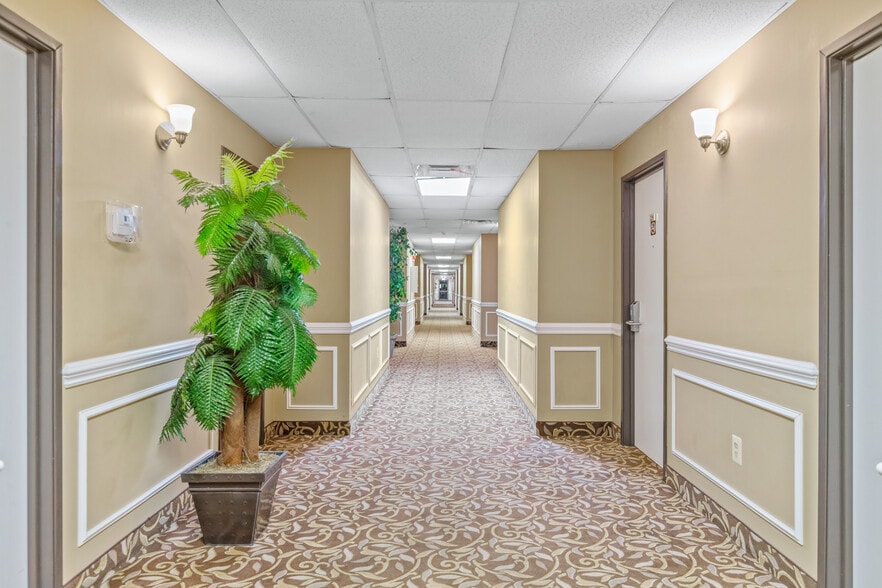 More Photos Of 30 Colonial Ave, Colonial Beach Hotel For Sale