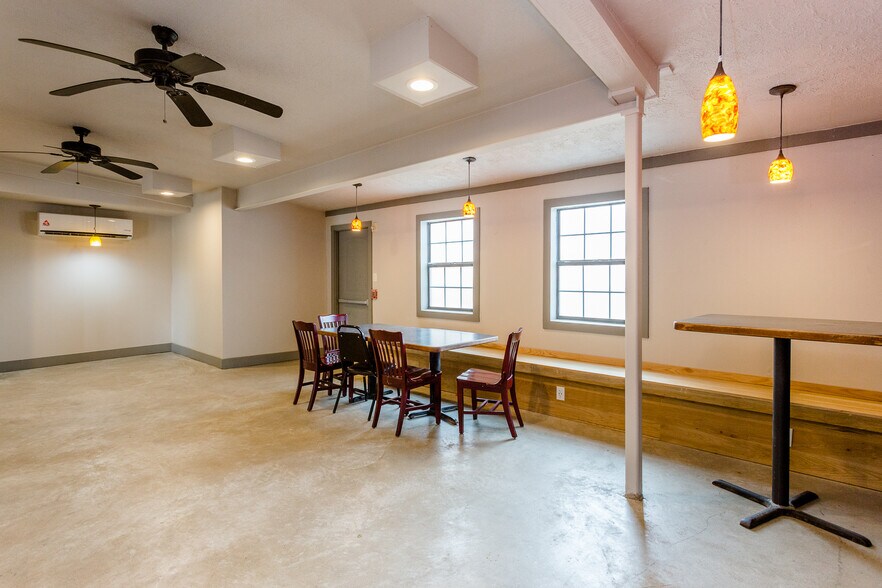 More Photos Of 15407 Highway 36, Needville Restaurant For Sale