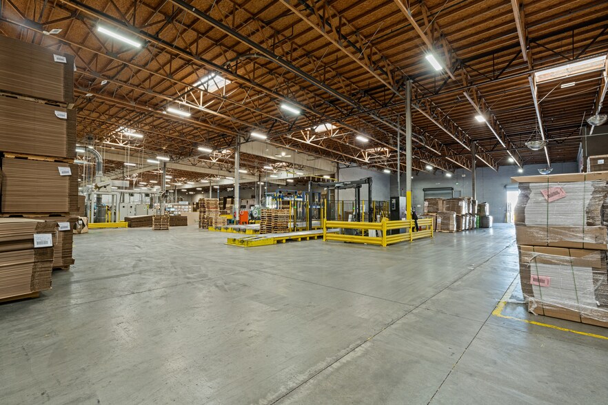 More Photos Of 13100 Danielson St, Poway Warehouse For Sale