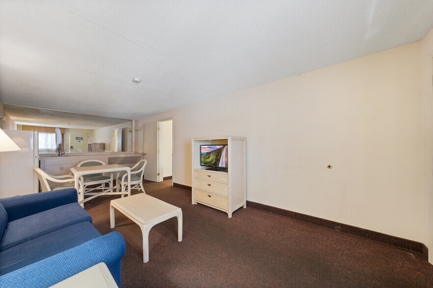 More Photos Of 1530 Cleveland Rd, Sandusky Hotel For Sale