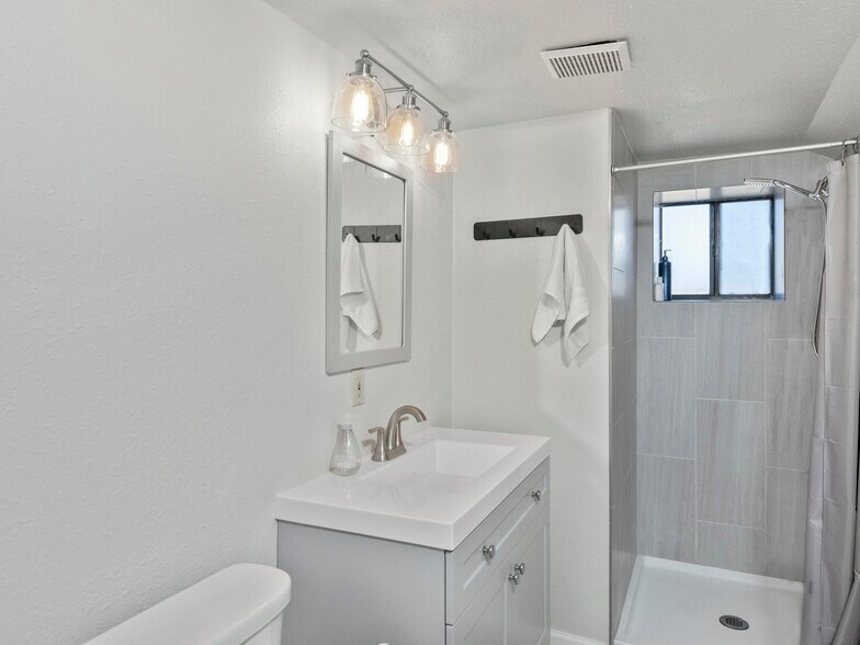 More Photos Of 609 Clinton St, Ridgway Apartments For Sale