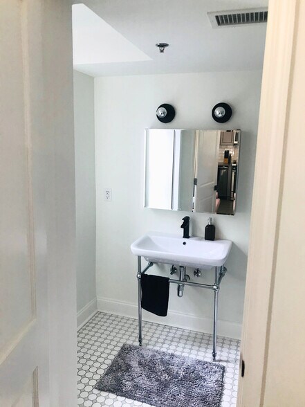 More Photos Of 827 N State St, Jackson Apartments For Sale