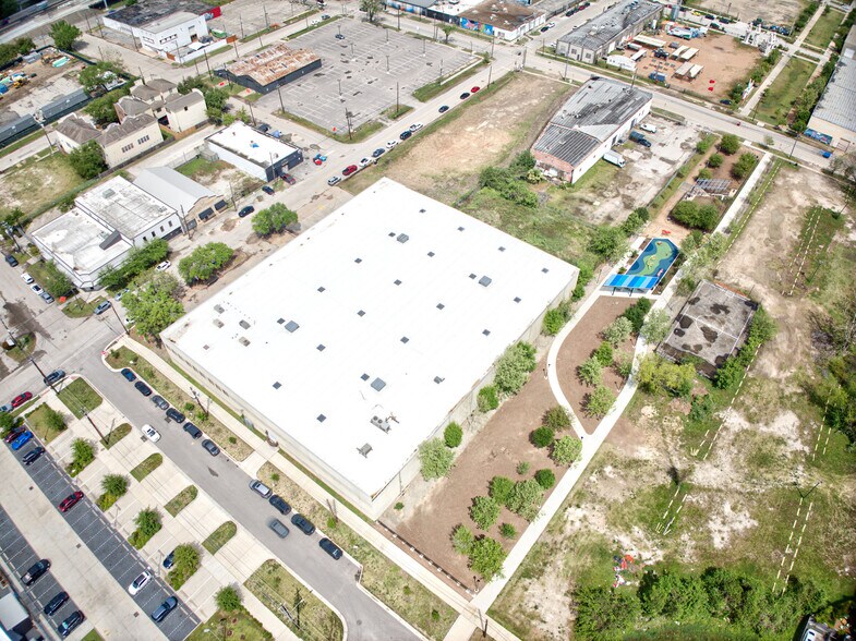 More Photos Of 1411 Hutchins St, Houston Warehouse For Lease