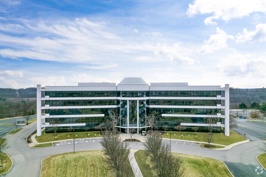 More Photos Of 5 Penn Center Blvd, Pittsburgh Office For Lease