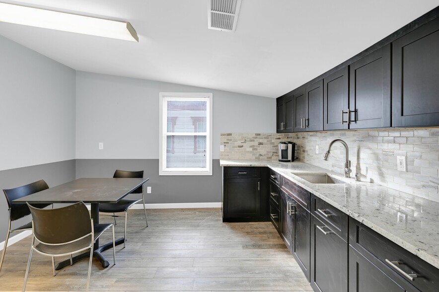 More Photos Of 170-172 Spring St, Newton Office For Sale