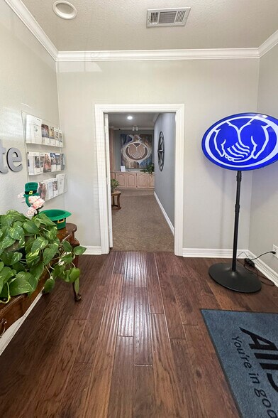 More Photos Of 2128 Parkwood Dr, Bedford Office For Sale