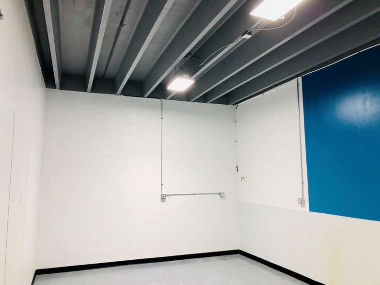 More Photos Of 1211 Okeechobee Rd, West Palm Beach Warehouse For Lease