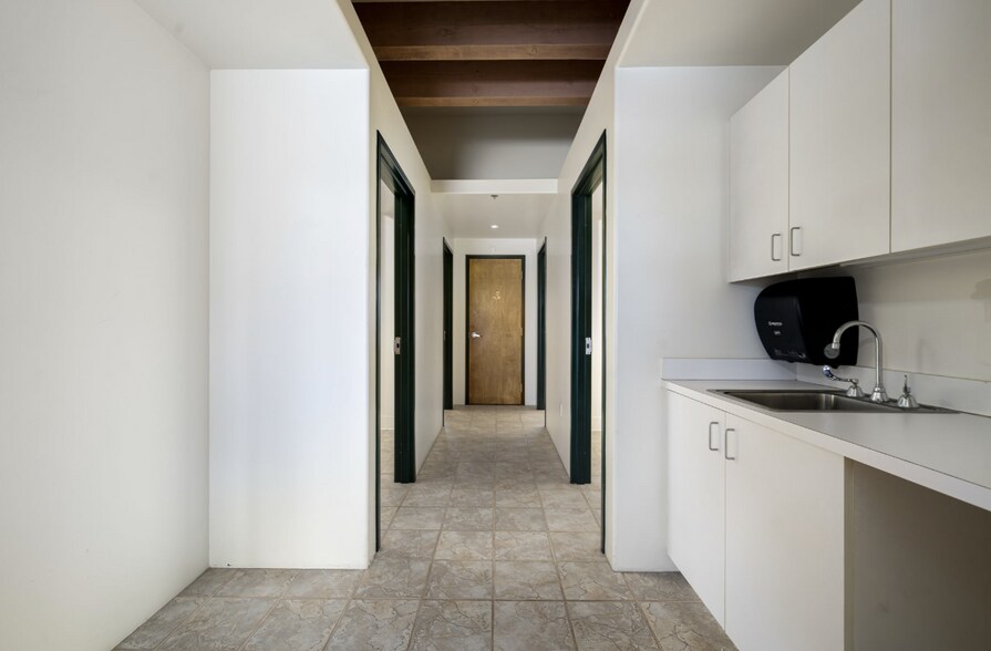 More Photos Of 72301 Country Club Dr, Rancho Mirage Medical For Lease