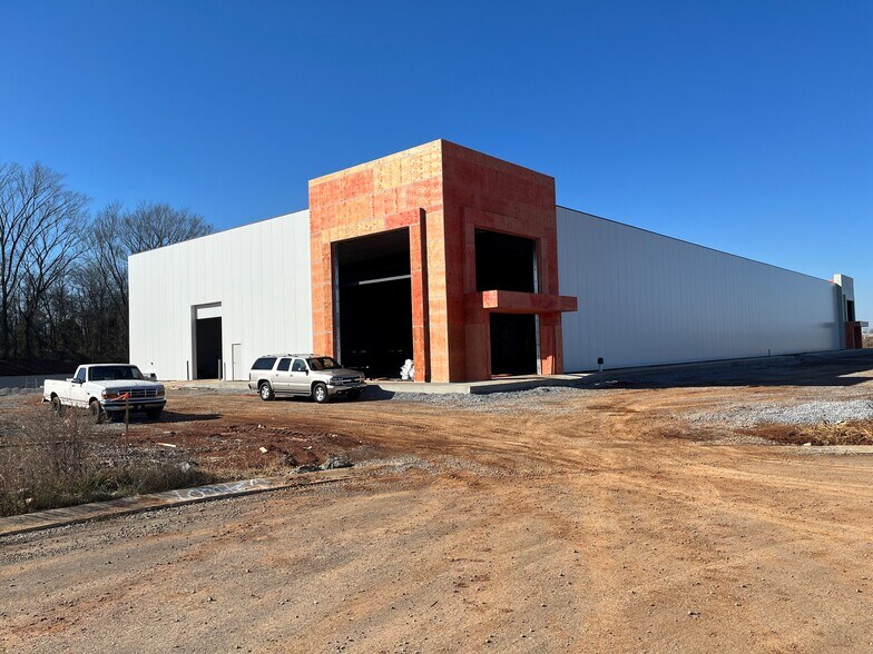 More Photos Of 111 Kapsia Way, Clarksville Warehouse For Sale