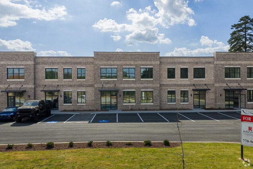 More Photos Of 4193 Tanners Creek Dr, Flowery Branch Warehouse For Lease