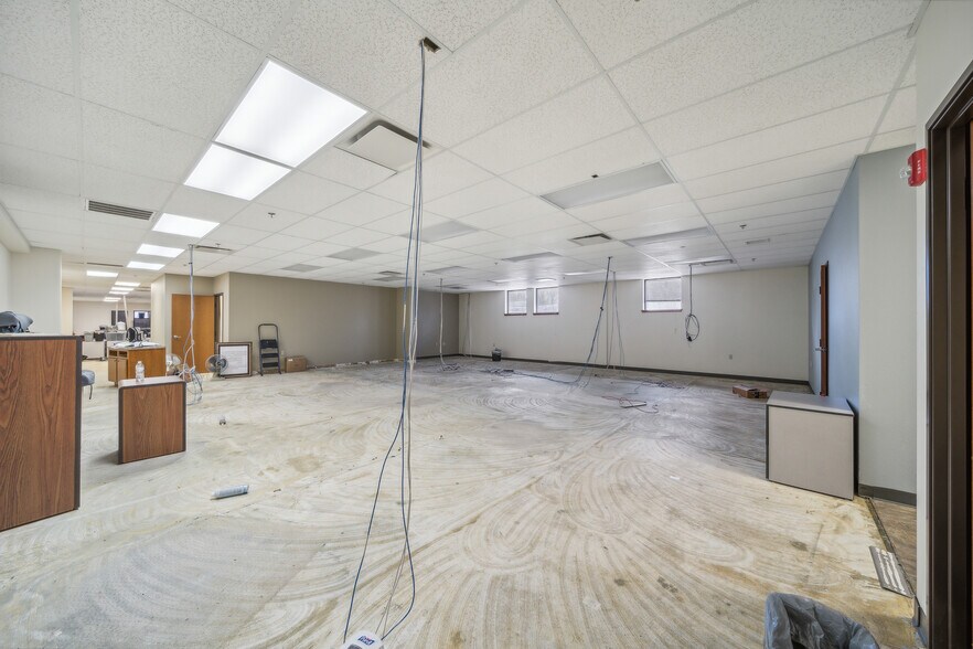 More Photos Of 2020 Holly Rd, Claremore Office For Sale
