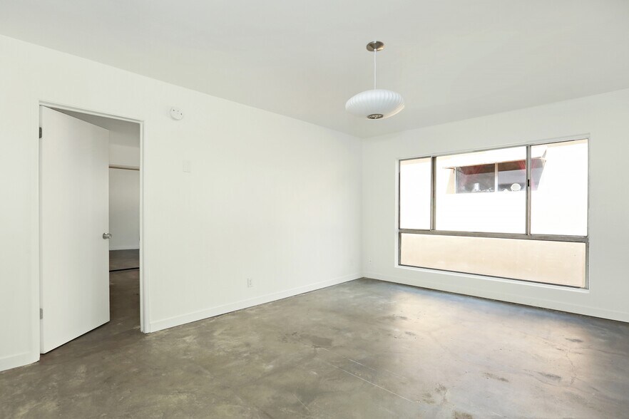 More Photos Of 146 N Vendome St, Los Angeles Apartments For Sale