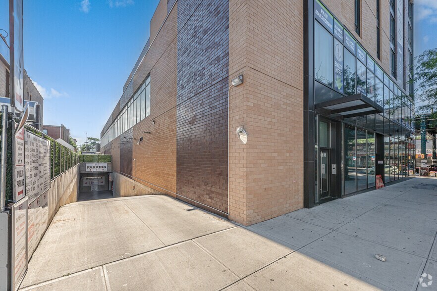 More Photos Of 91-09 Roosevelt Ave, Jackson Heights Apartments For Lease