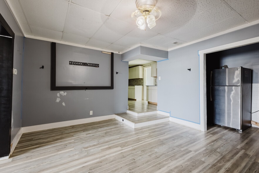 More Photos Of , Lexington Specialty For Sale