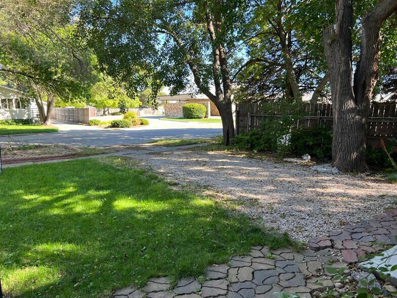 More Photos Of 804 S Bailey Ave, North Platte Flex For Sale