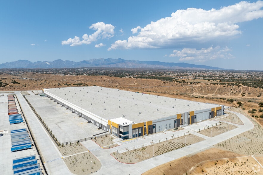 More Photos Of 8130 Caliente Rd, Hesperia Distribution For Lease
