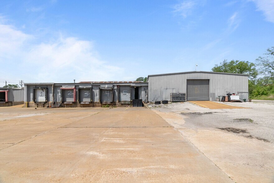 More Photos Of 8122 Reilly Ave, Saint Louis Manufacturing For Sale