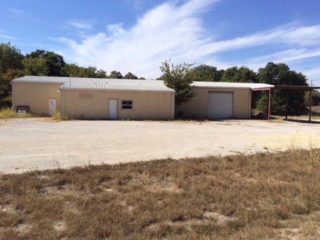 More Photos Of 1808 Barnett Dr, Weatherford Warehouse For Lease