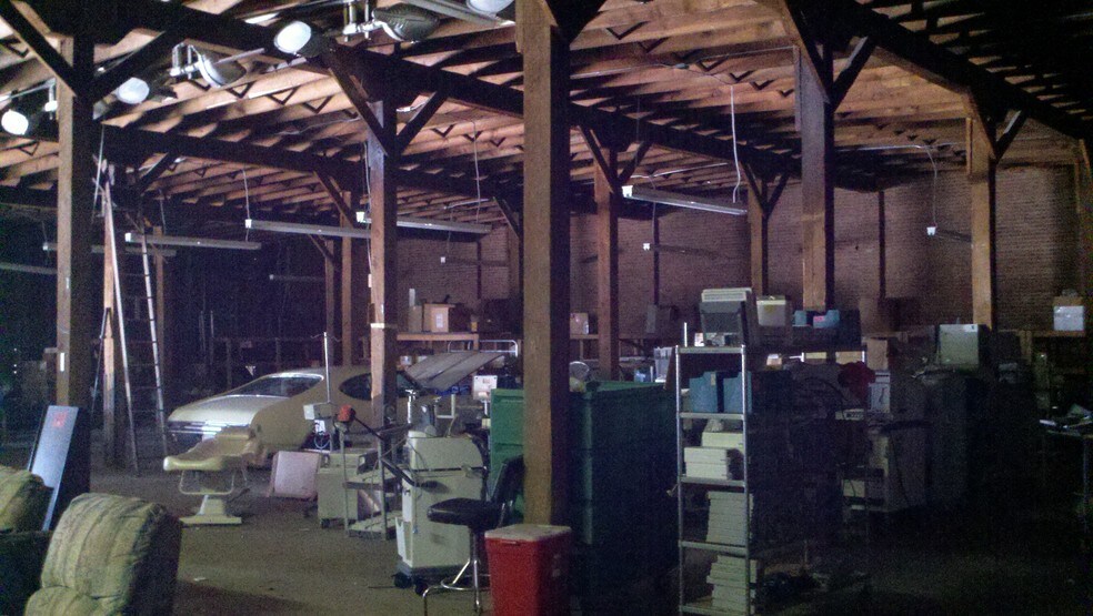 More Photos Of 2001 Midway Ave, Petersburg Warehouse For Lease
