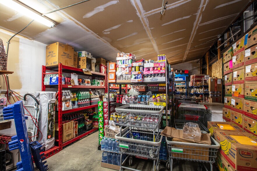 More Photos Of 118 4th ave, Clark Fork Supermarket For Sale