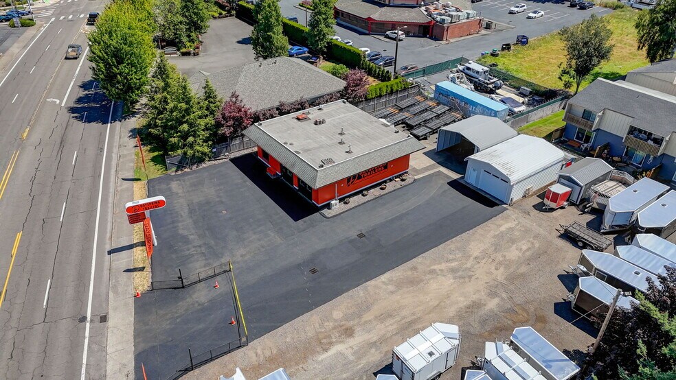 More Photos Of 786 NE Burnside Rd, Gresham Auto Dealership For Sale