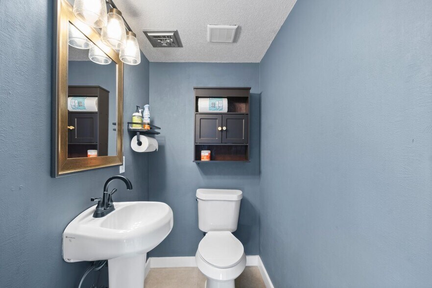 More Photos Of 2501 S Tamiami Trl, Sarasota Office For Sale
