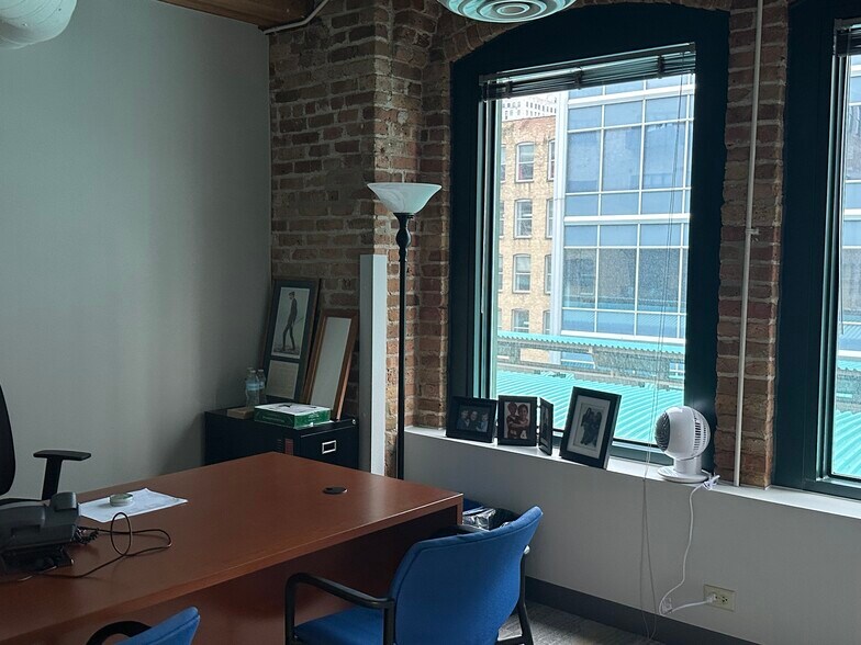 More Photos Of 560-566 W Lake St, Chicago Loft Creative Space For Lease