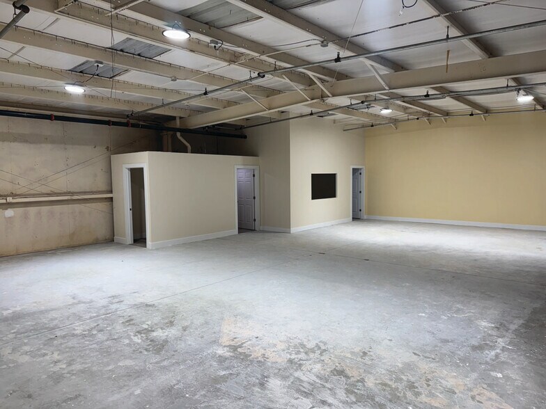 More Photos Of 11120 S Cleveland Ave, Fort Myers Freestanding For Lease