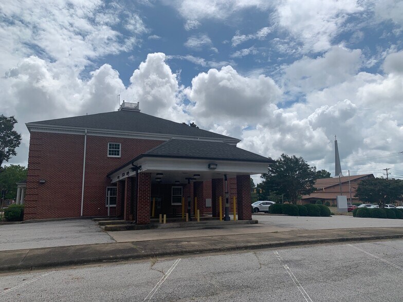 More Photos Of 700 W King St, Kings Mountain Bank For Sale
