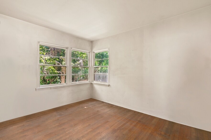 More Photos Of 8570 Holloway Dr, West Hollywood Multifamily For Sale