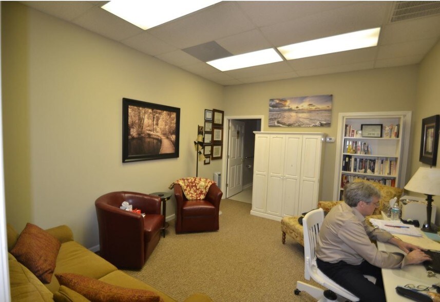 More Photos Of 4 Bradley Park Ct, Columbus Office For Lease