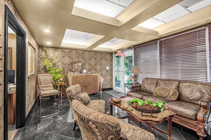 More Photos Of 71 NE 27th Ave, Pompano Beach Office For Sale