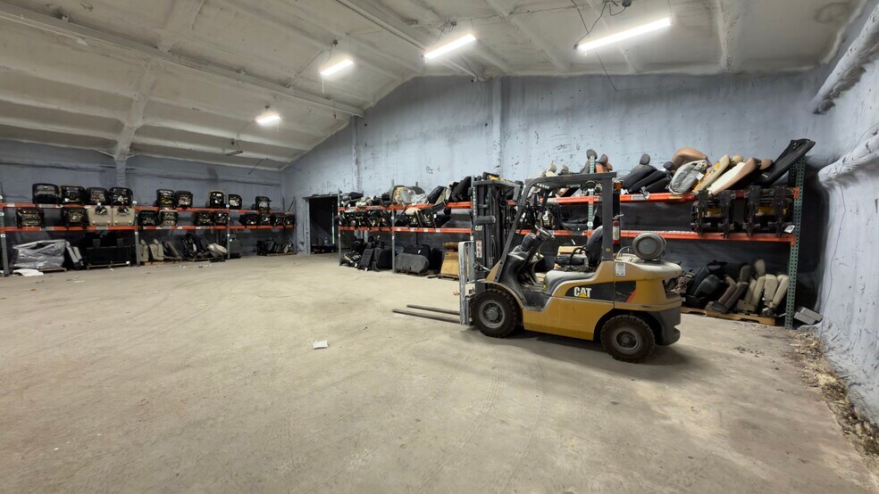 More Photos Of 2800 Delano St, Pensacola Warehouse For Lease