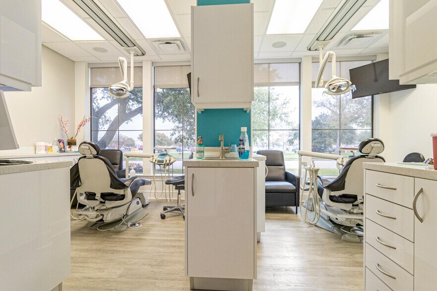 More Photos Of 410 Park Grove Dr, Katy Healthcare For Lease